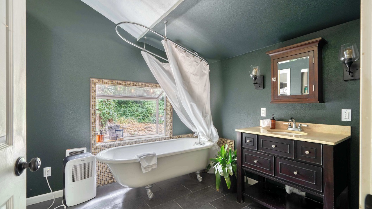 Photo of Bathroom in Sandy