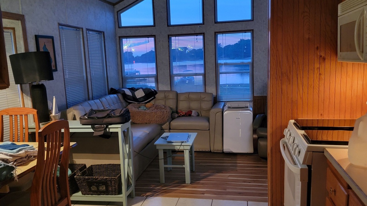 Photo of Livingroom in Coral
