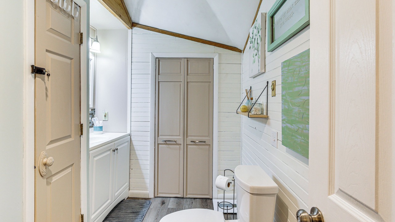 Photo of Bathroom in Warren