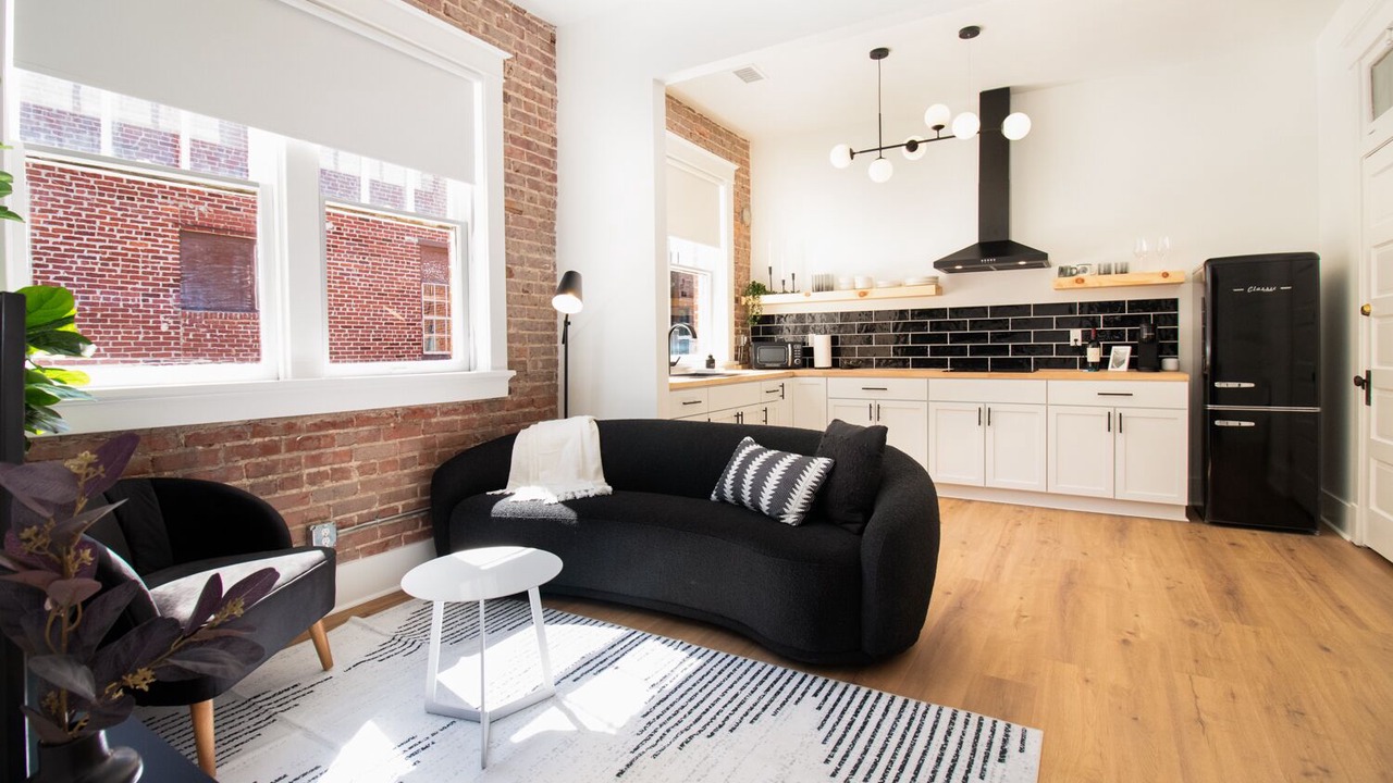 Photo of Livingroom in East of Broadway