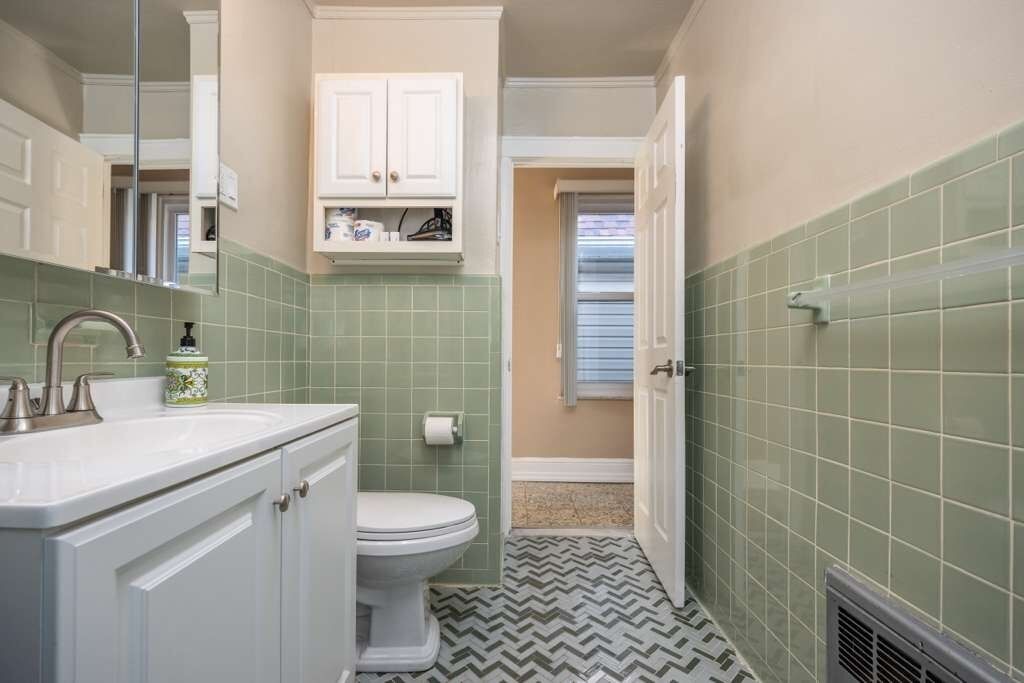 Photo of Bathroom in Flatlands