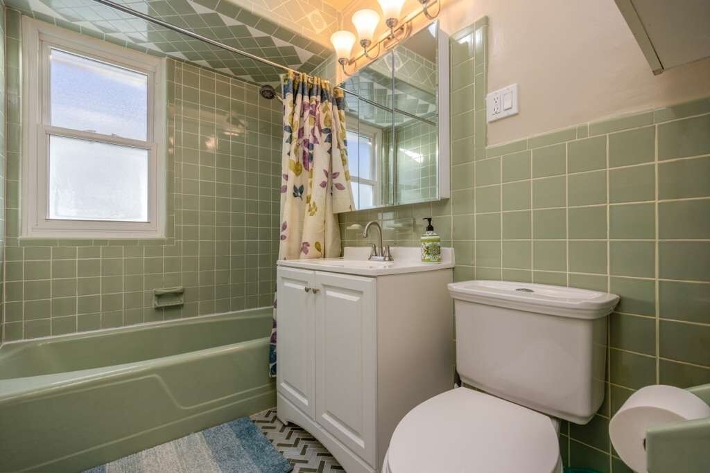 Photo of Bathroom in Flatlands