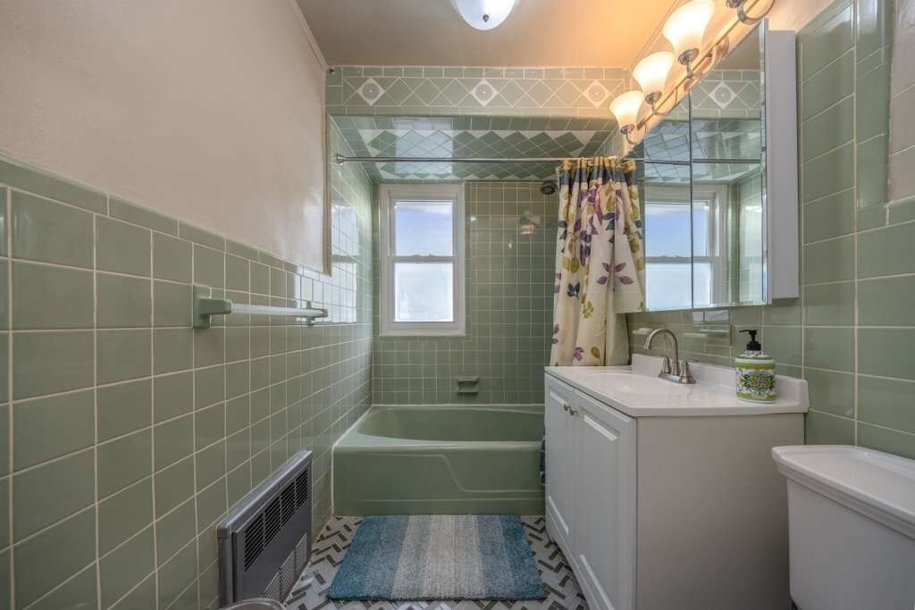 Photo of Bathroom in Flatlands