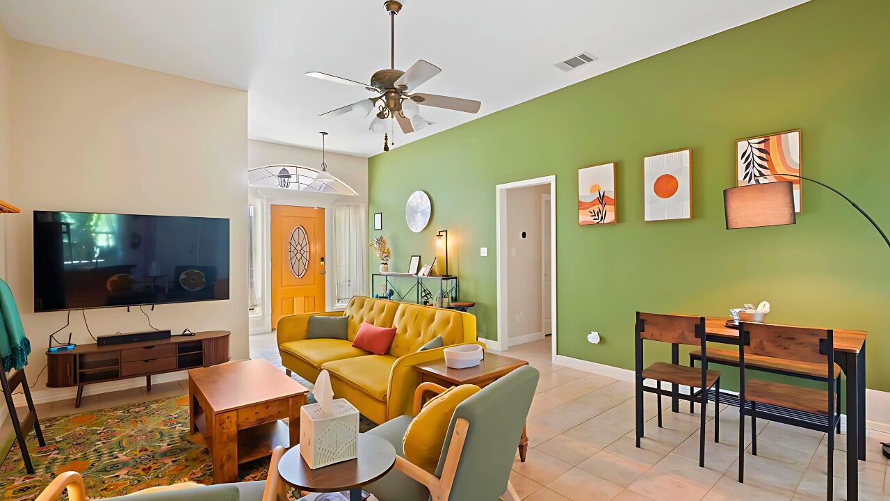 Photo of Livingroom in Oak Heights