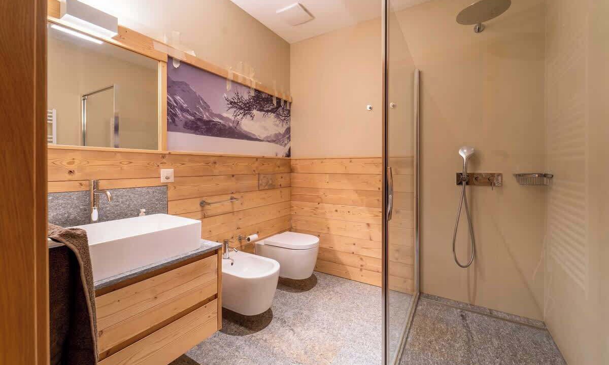 Photo of Bathroom in Zuoz