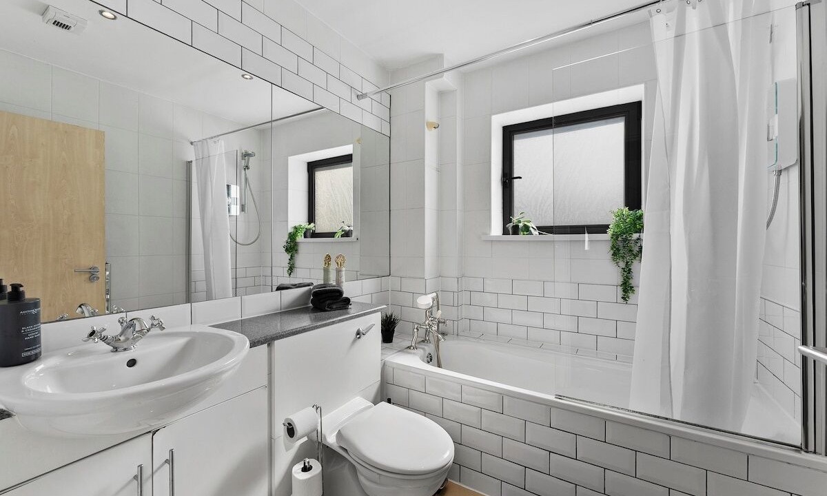 Photo of Bathroom in Cardiff City Centre