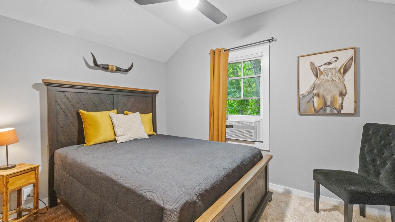 Photo of Bedroom in Alton