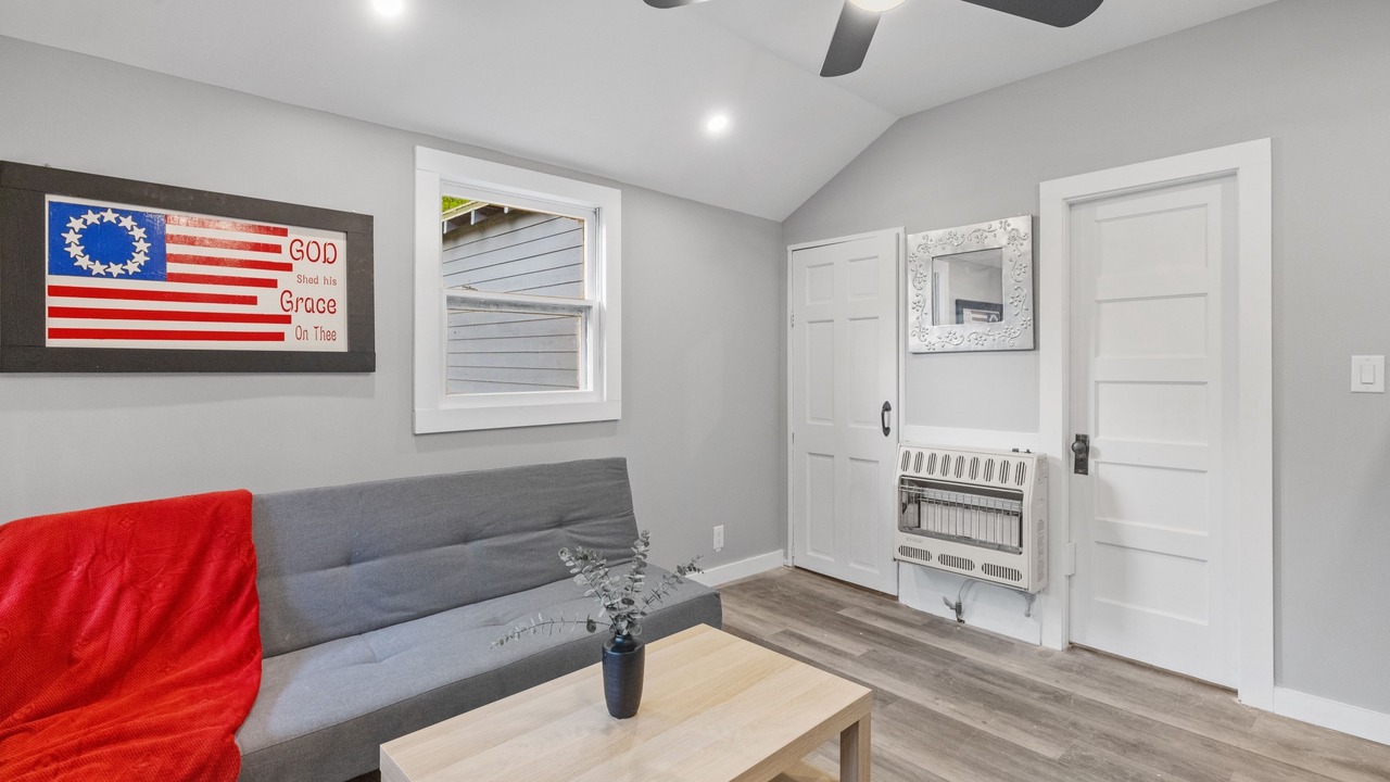 Photo of Livingroom in Alton