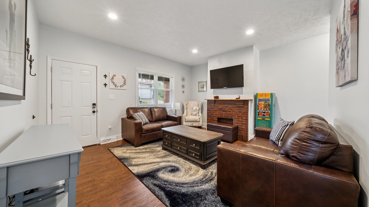 Photo of Livingroom in South Side Slopes