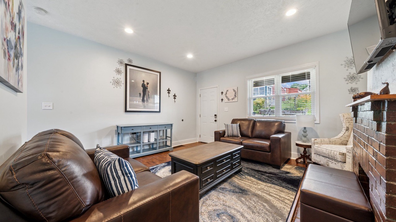 Photo of Livingroom in South Side Slopes