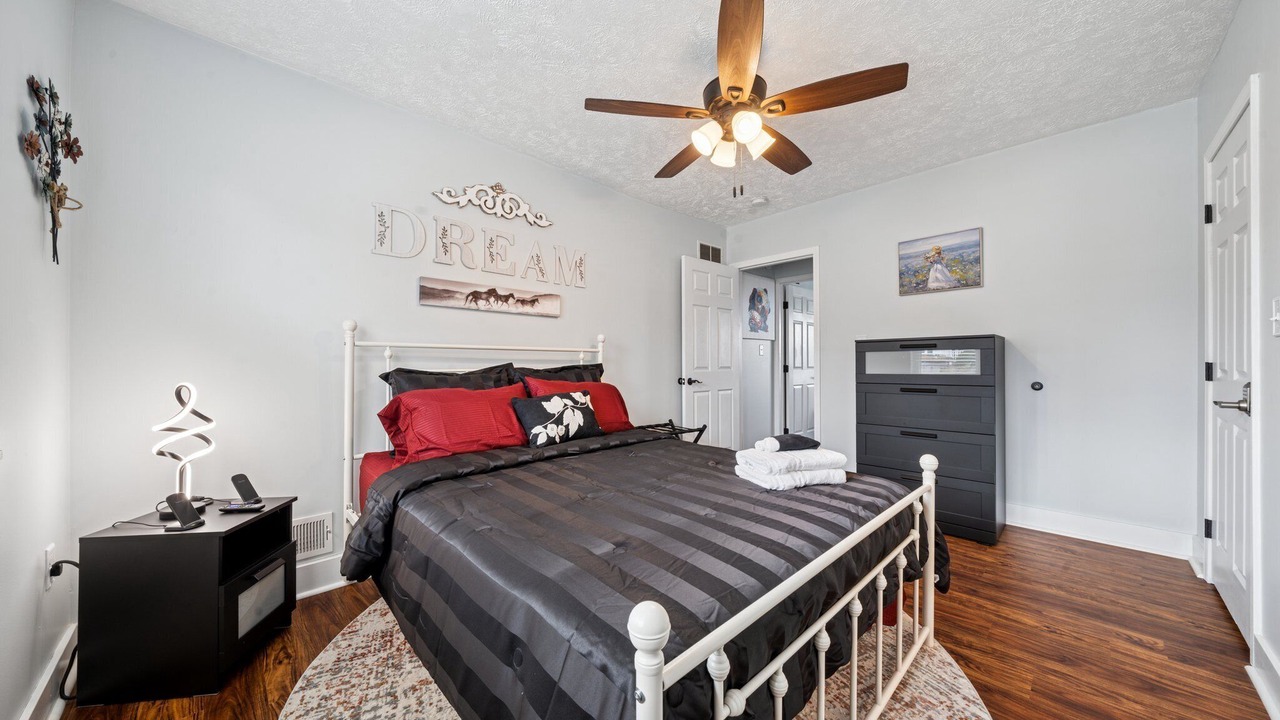 Photo of Bedroom in South Side Slopes