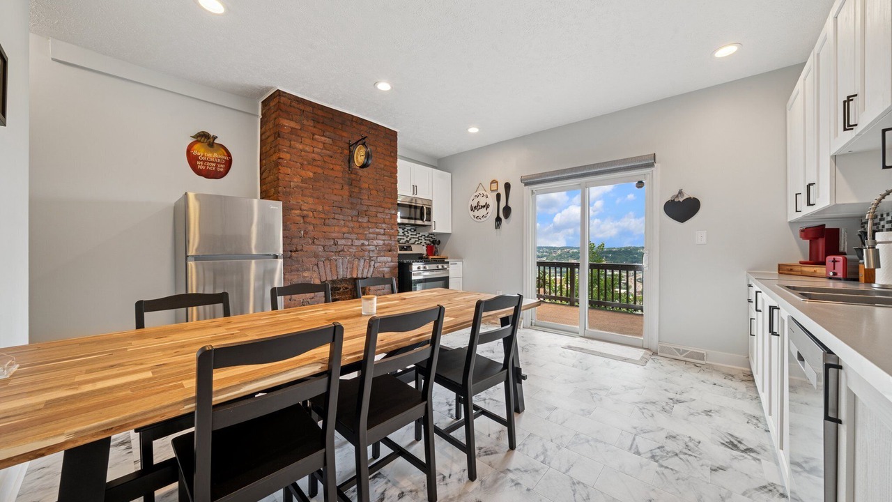 Photo of Kitchen in South Side Slopes