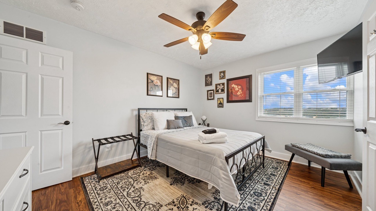 Photo of Bedroom in South Side Slopes
