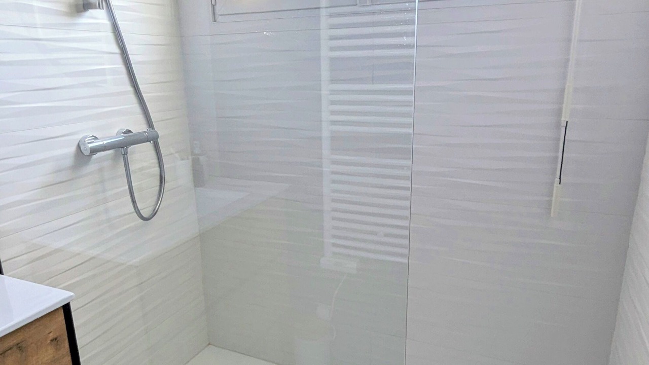 Photo of Bathroom in Hauteville-sur-Mer