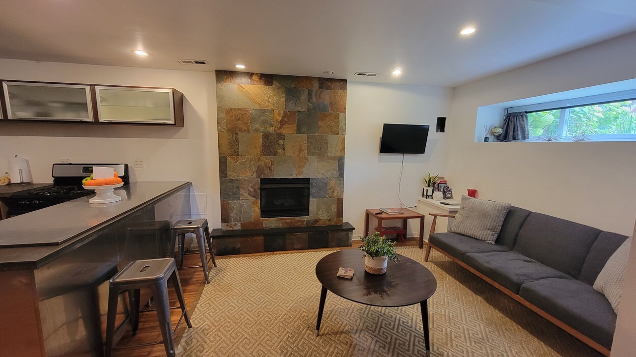 Photo of Livingroom in East Garfield Park