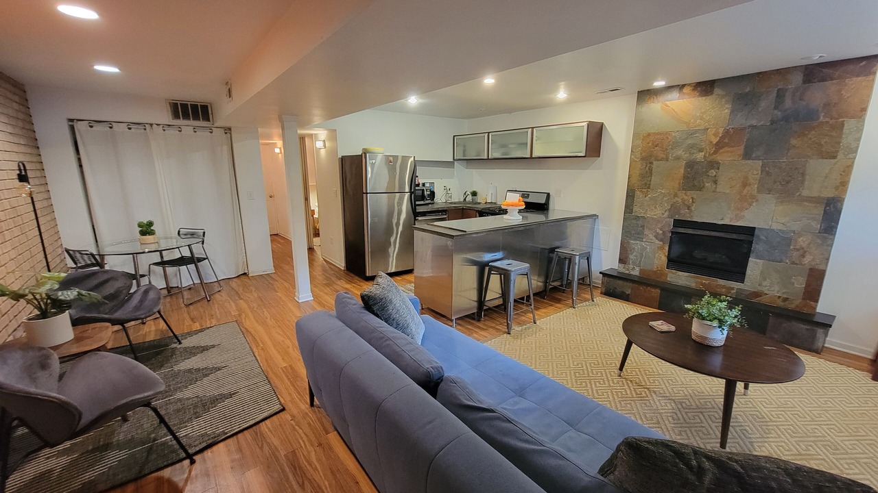 Photo of Livingroom in East Garfield Park
