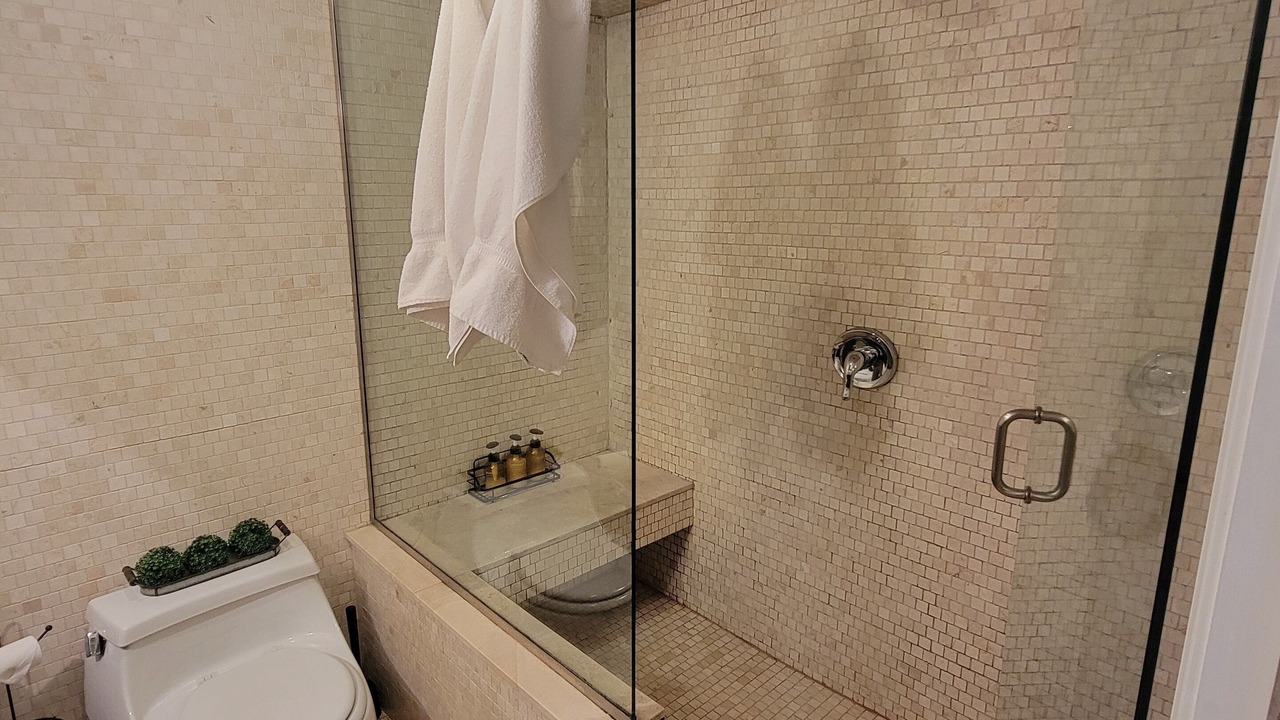 Photo of Bathroom in East Garfield Park