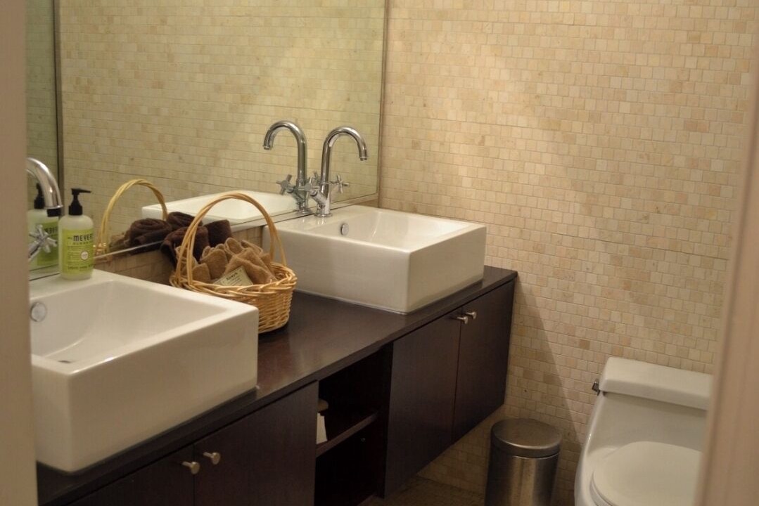 Photo of Bathroom in East Garfield Park