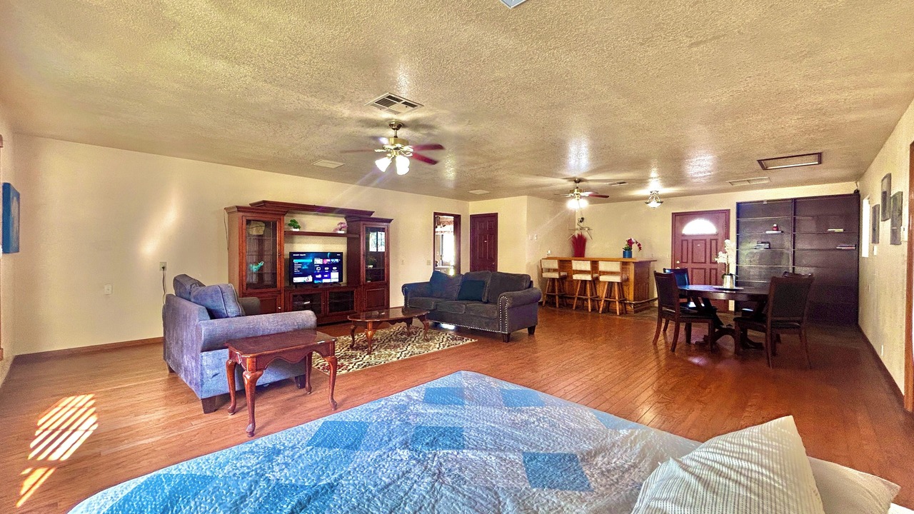 Photo of Livingroom in Palmdale
