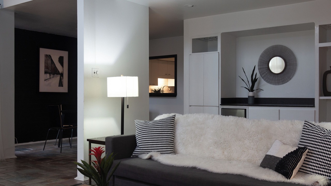 Photo of Livingroom in Neartown