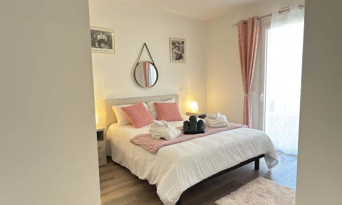 Photo of Bedroom in Serignan