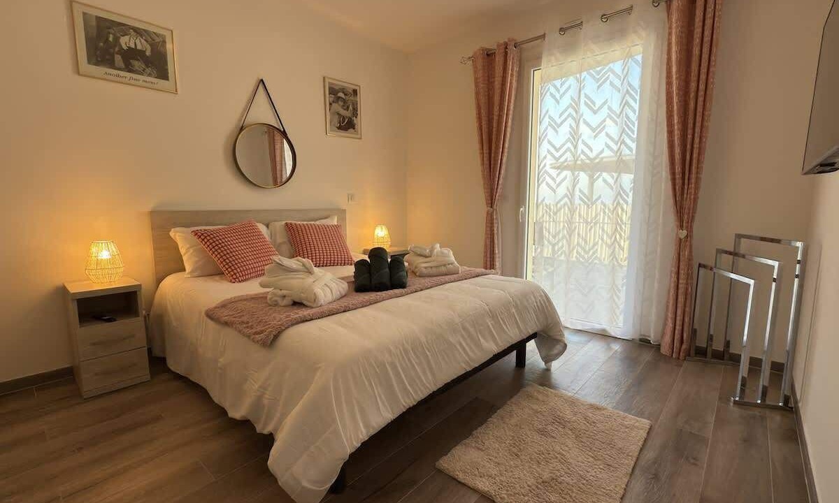 Photo of Bedroom in Serignan