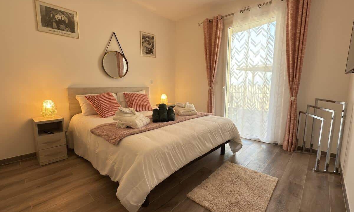 Photo of Bedroom in Serignan