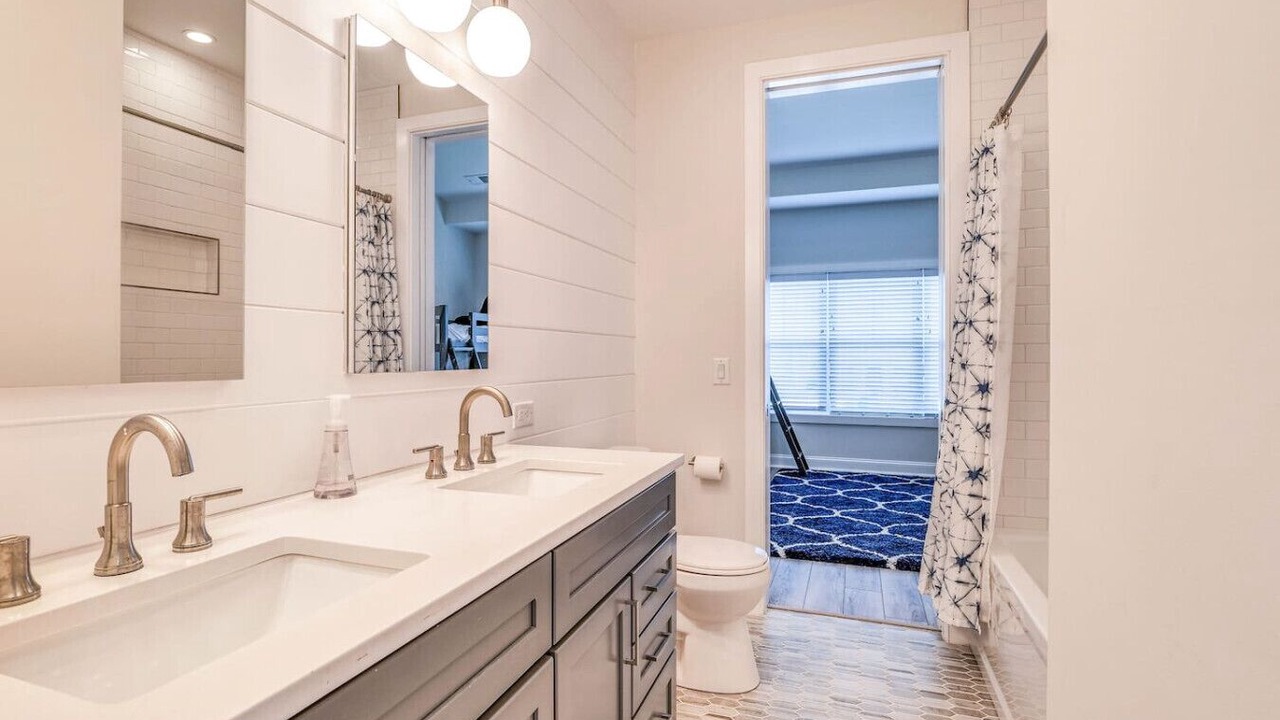 Photo of Bathroom in Margate City