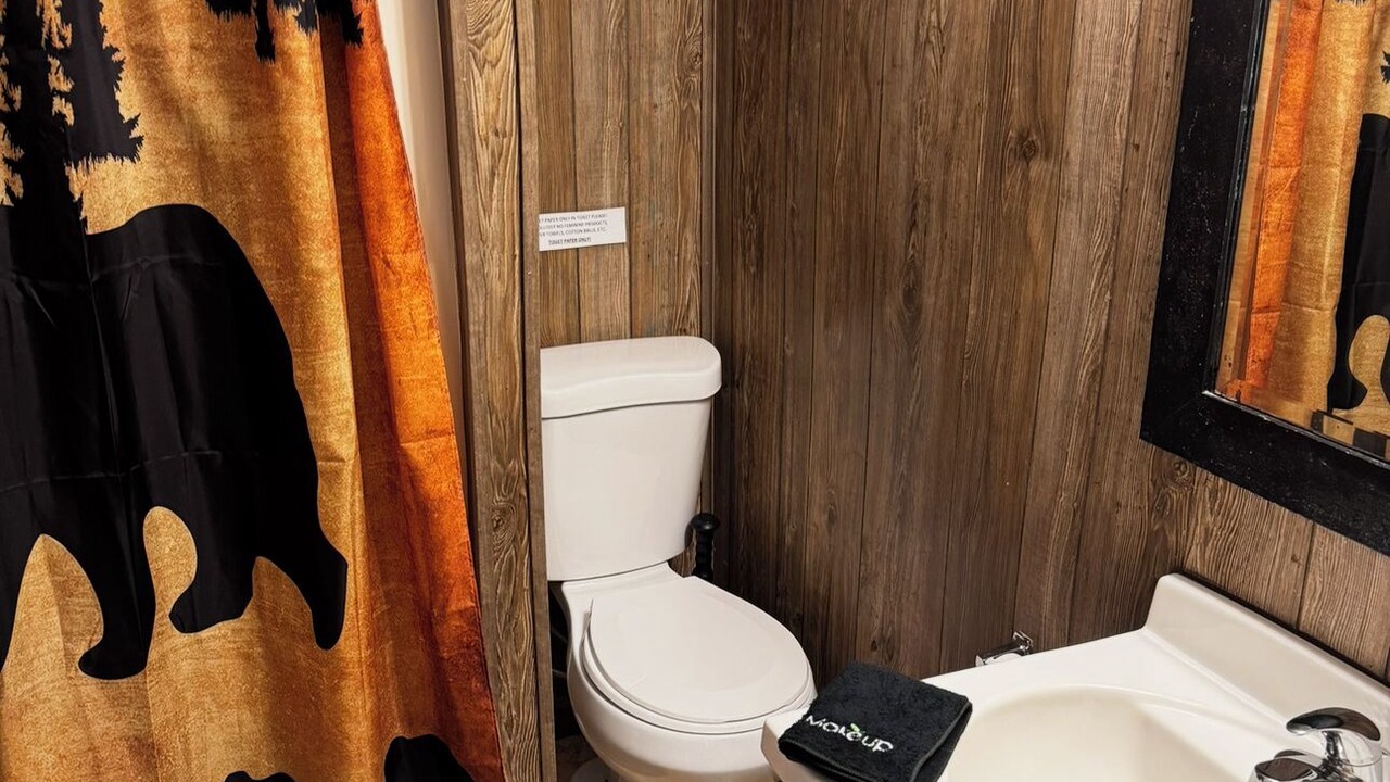 Photo of Bathroom in White Pine