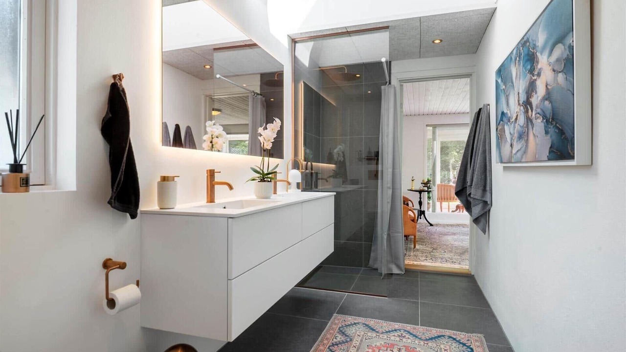 Photo of Bathroom in Beder Malling