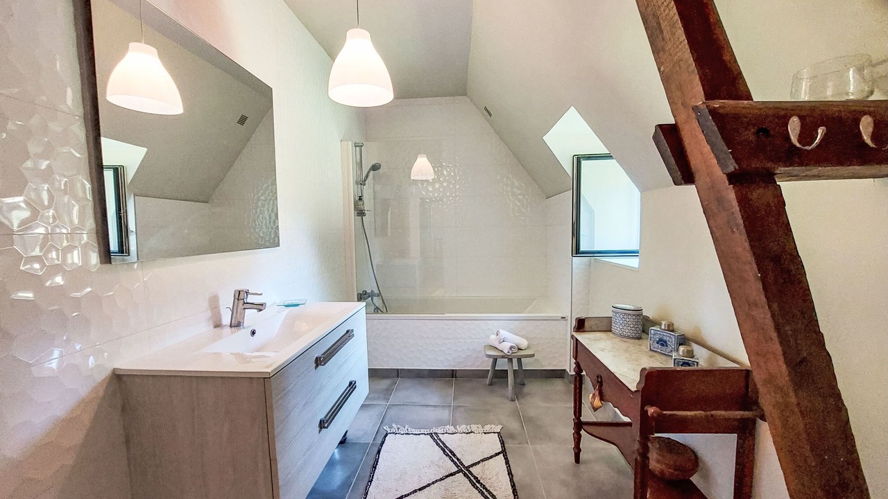 Photo of Bedroom in Saint-Georges-de-Reintembault