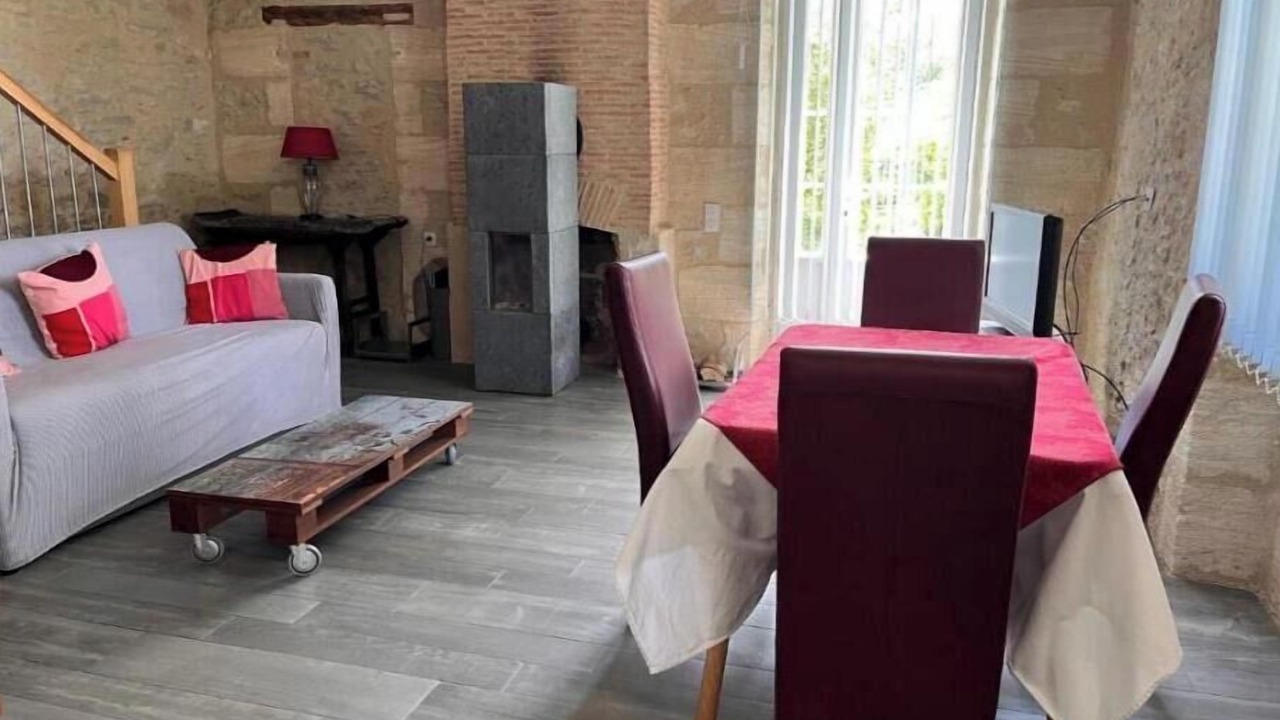 Photo of Livingroom in Saint-Michel-Lapujade