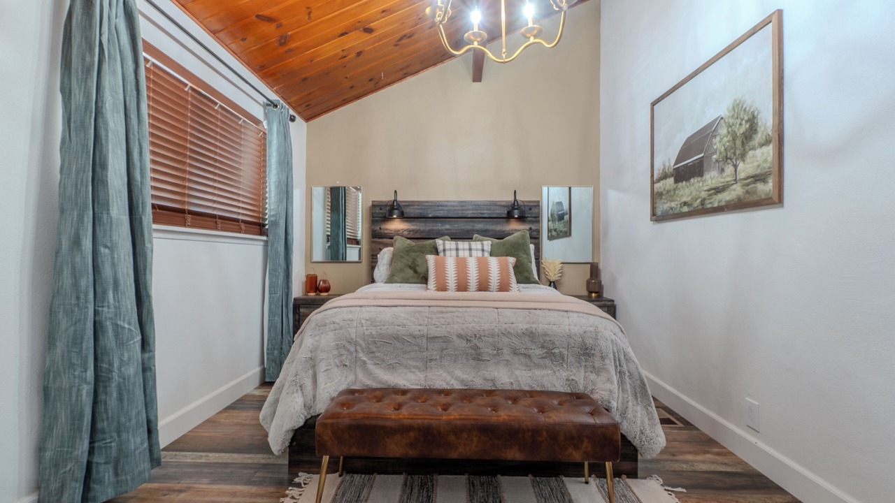 Photo of Bedroom in Crestline