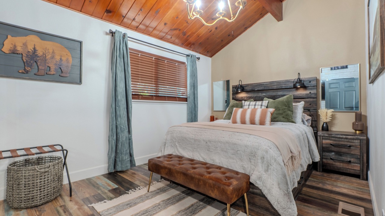 Photo of Bedroom in Crestline