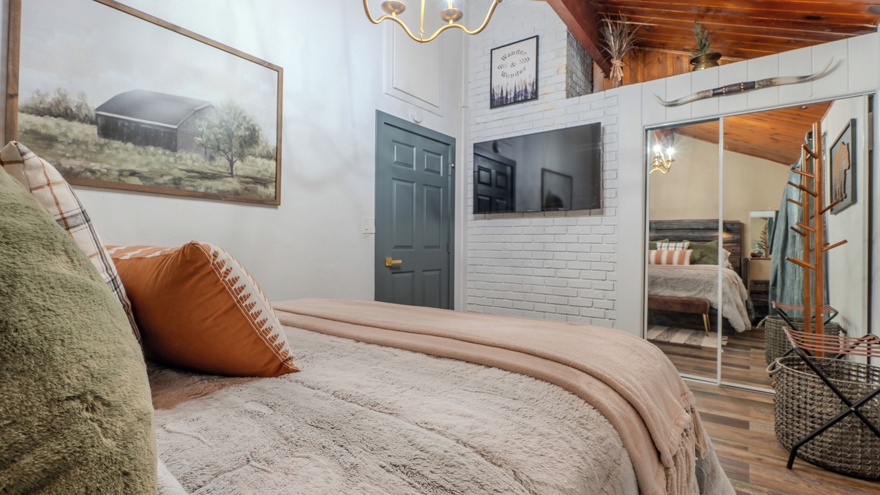 Photo of Bedroom in Crestline