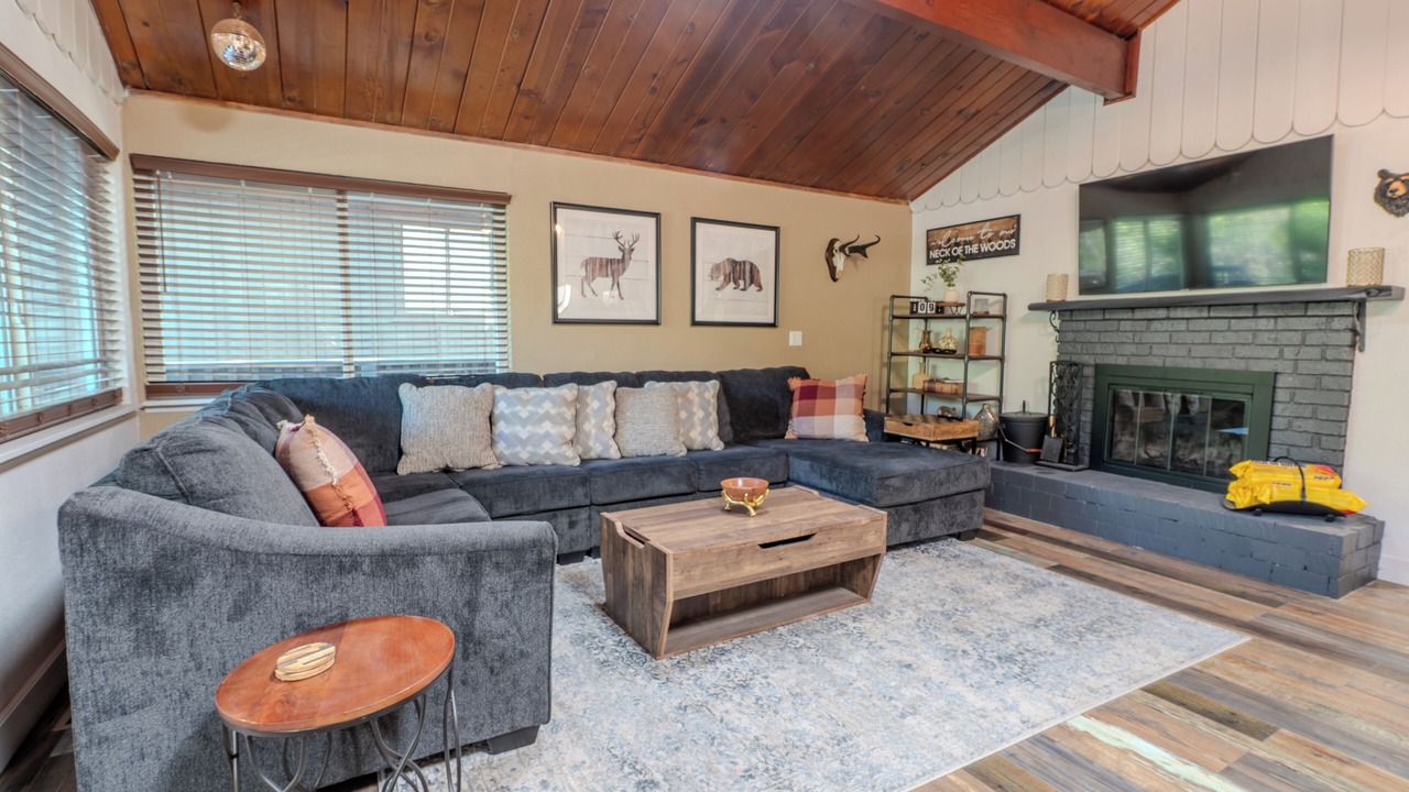 Photo of Livingroom in Crestline