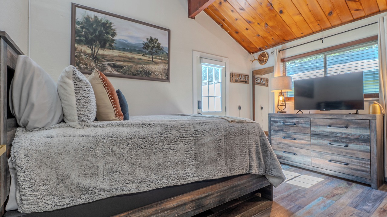 Photo of Bedroom in Crestline