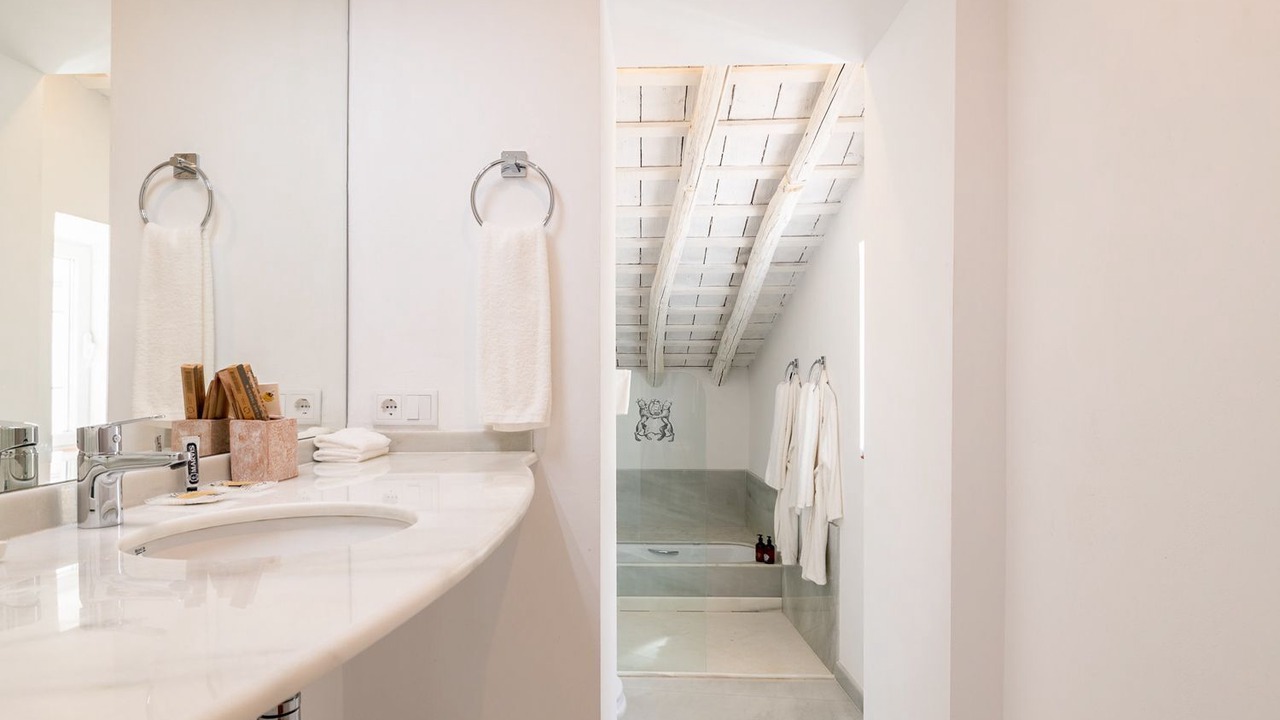 Photo of Bathroom in Lora Del Rio
