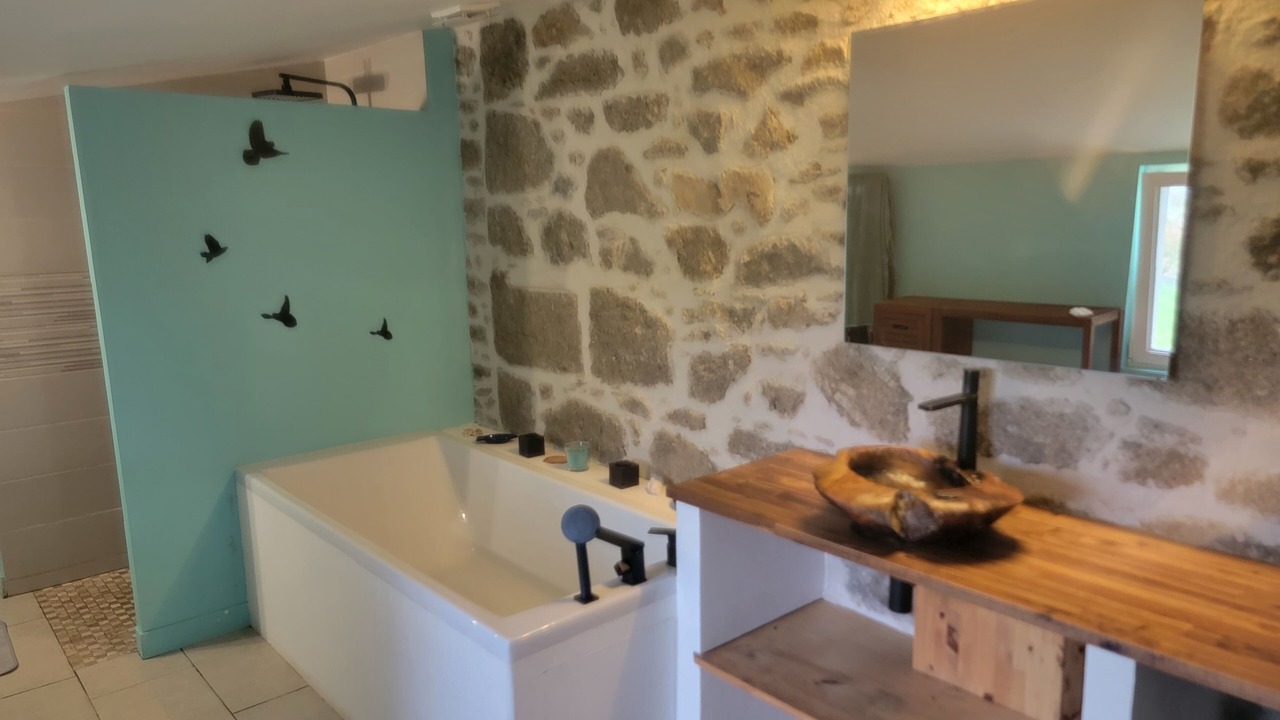 Photo of Bathroom in Rostrenen