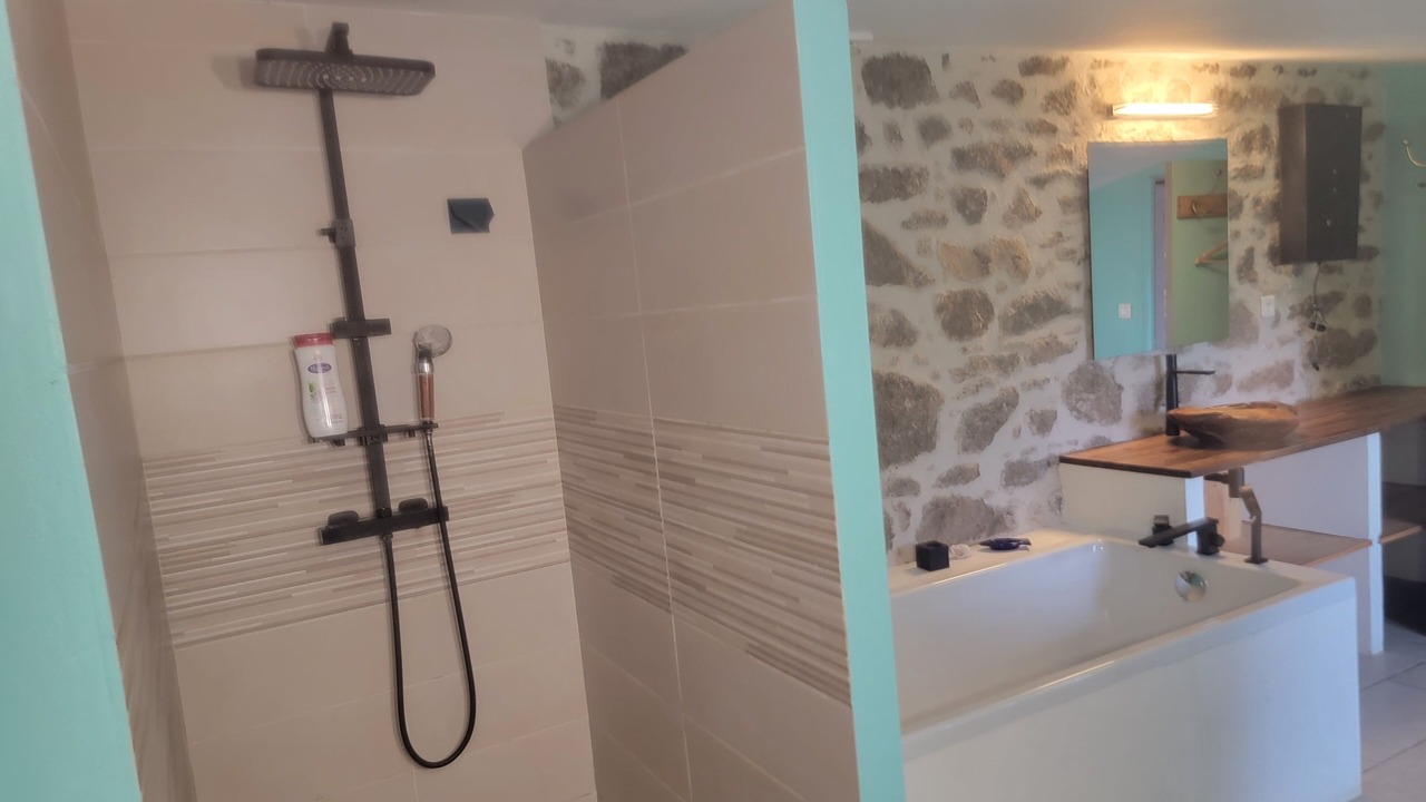 Photo of Bathroom in Rostrenen