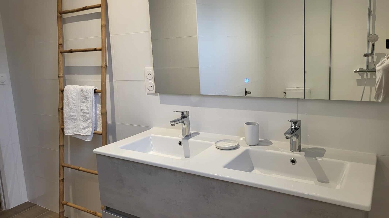 Photo of Bathroom in Roquecourbe-Minervois