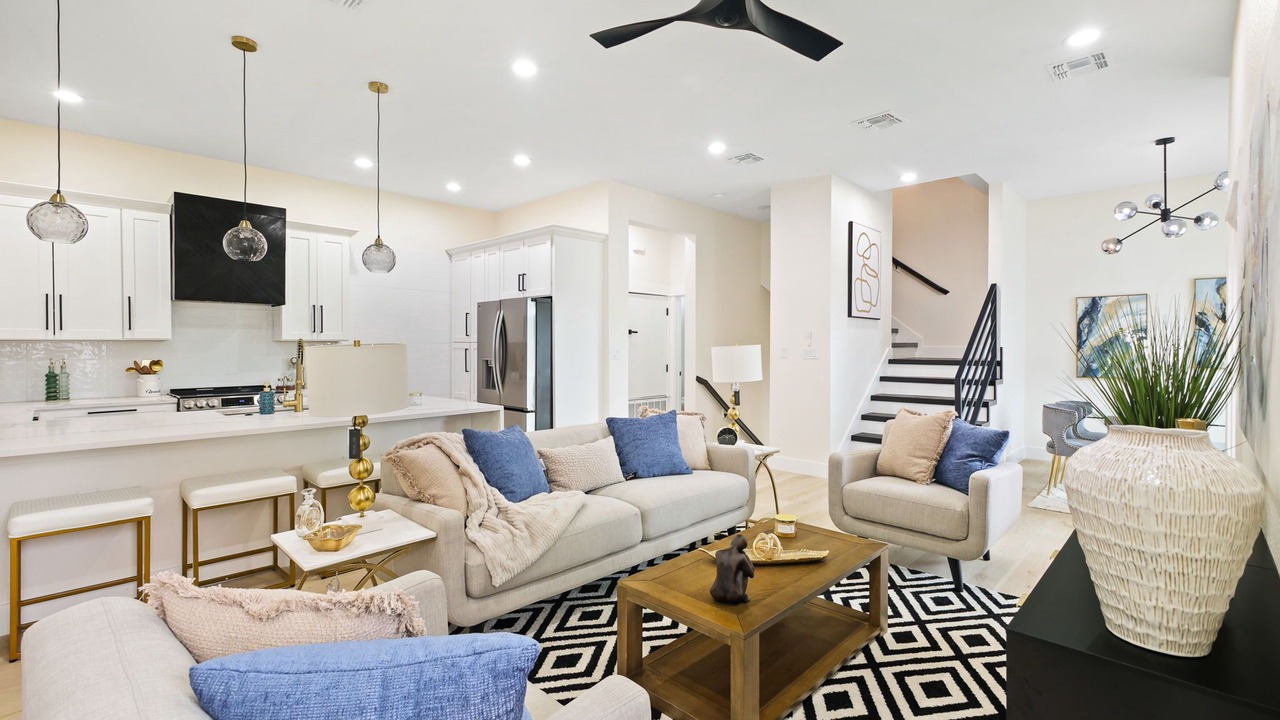 Photo of Livingroom in Near East Side