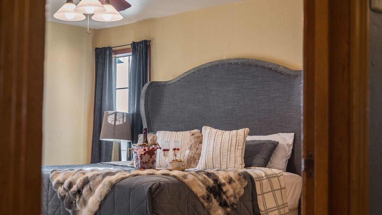 Photo of Bedroom in Sayles Blvd. Area