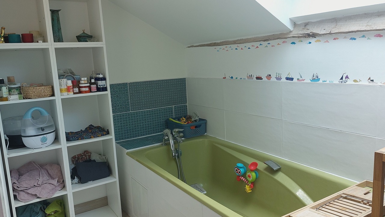 Photo of Bathroom in Saint-Sylvain-d'Anjou