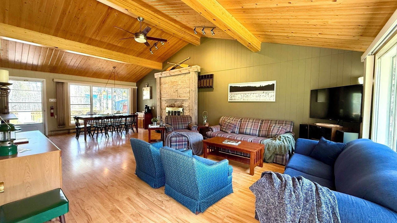 Photo of Livingroom in Falcon Lake