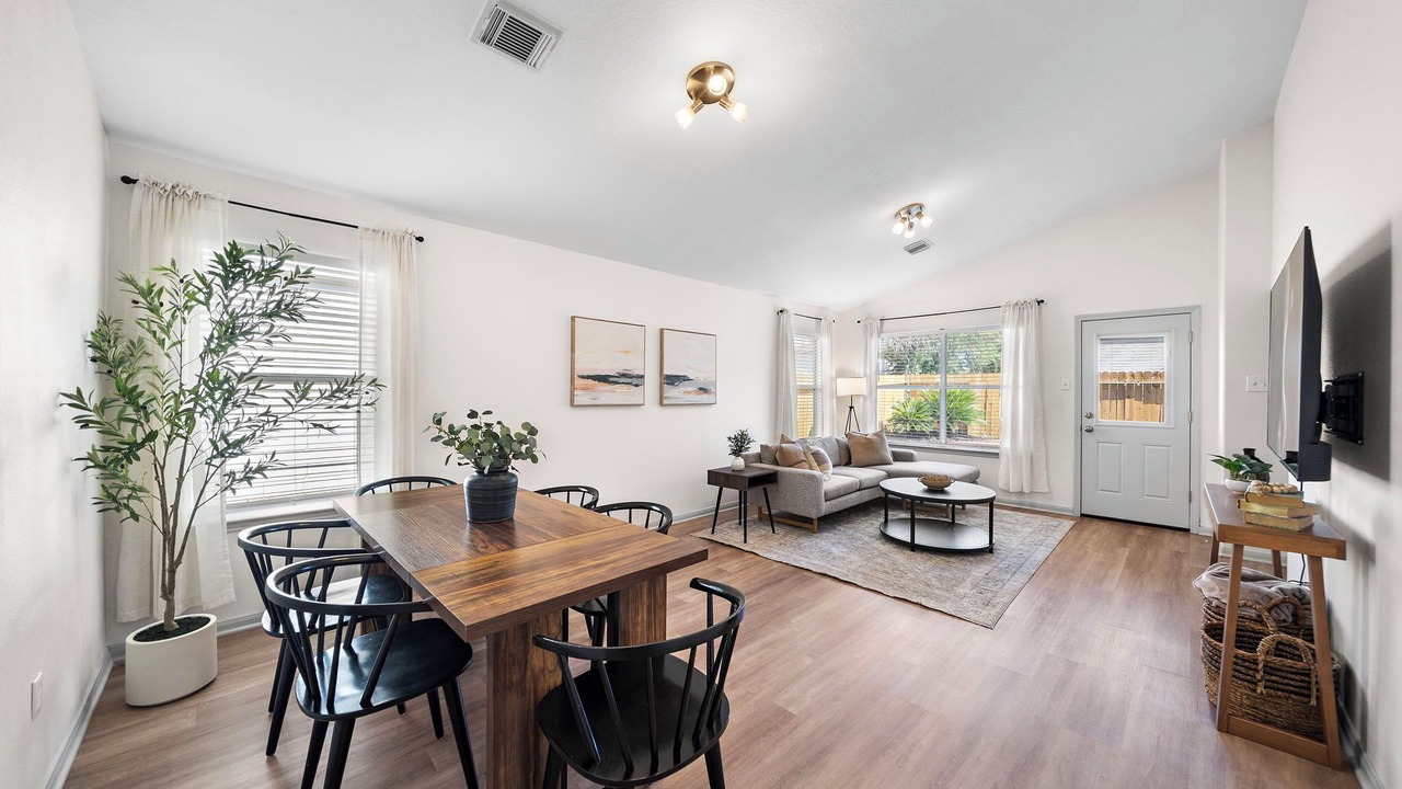Photo of Livingroom in Spring