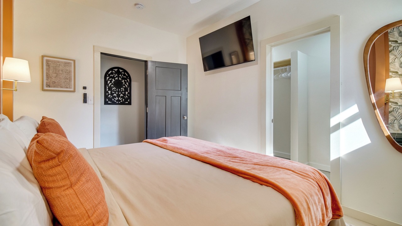 Photo of Bedroom in Grove