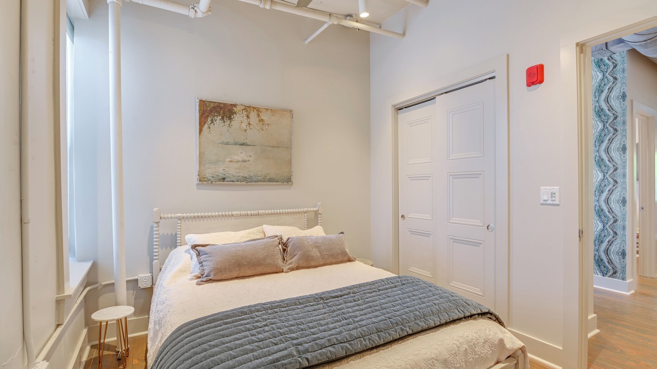 Photo of Bedroom in Hillsboro West End