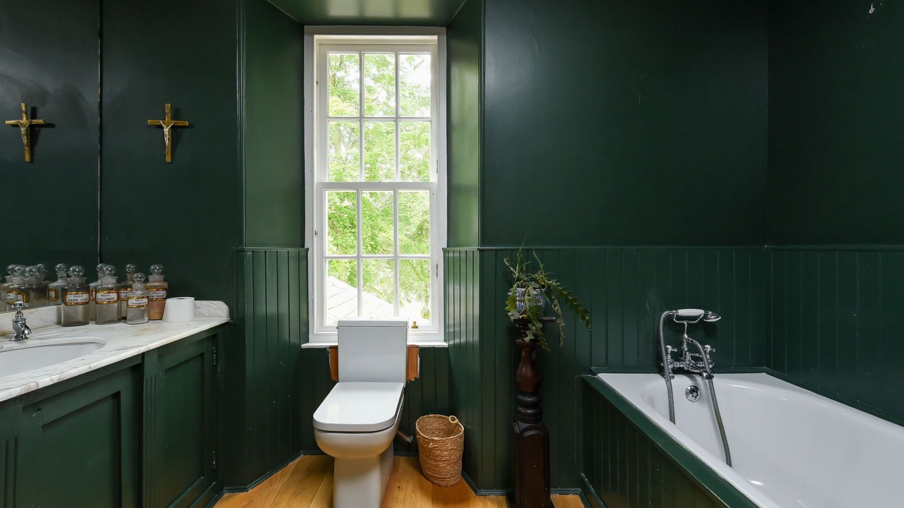 Photo of Bathroom in Kirriemuir