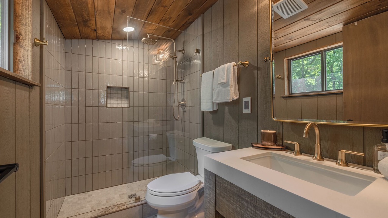 Photo of Bathroom in Innsbrook